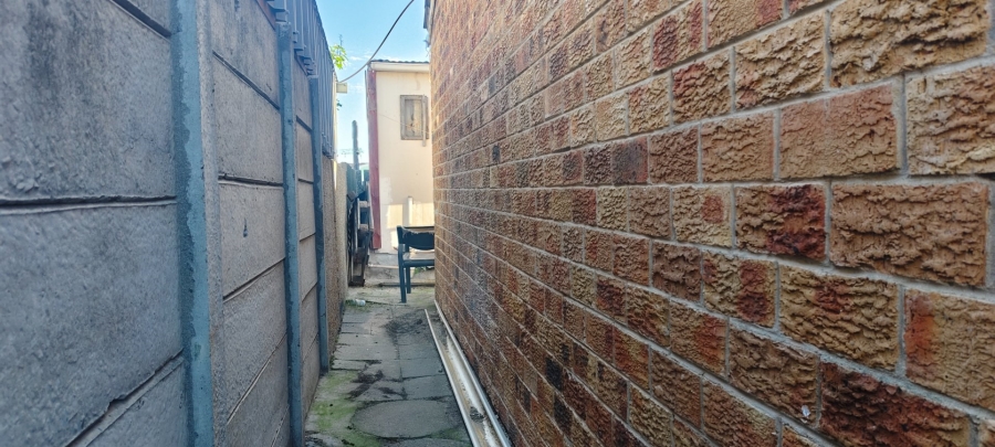 2 Bedroom Property for Sale in Lentegeur Western Cape